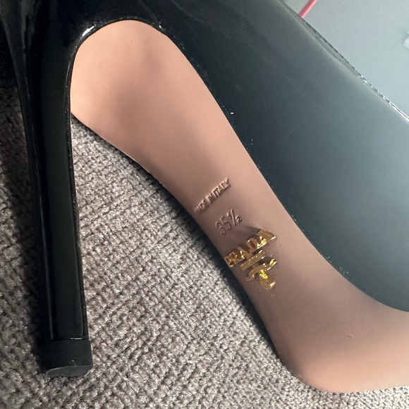 PRADA Patent Leather Pump (SINGLE SHOE) Amputee Luxury Footwear - Picture 5 of 5
